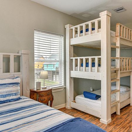 Large Group Gulf Retreat, Steps To Surfside Beach! Exteriér fotografie