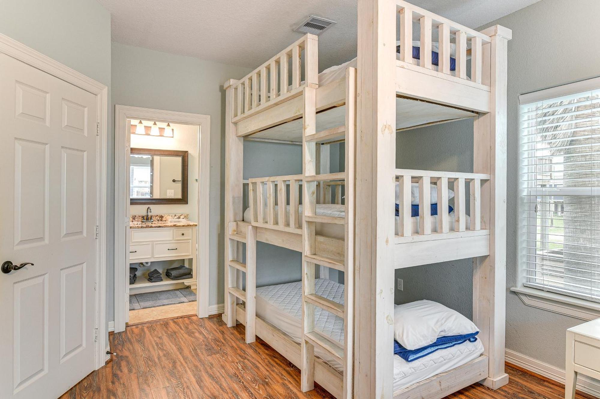 Large Group Gulf Retreat, Steps To Surfside Beach! Exteriér fotografie